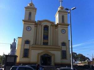 Catedral Diocesana Divino EspÃ­rito Santo (DivinÃ³polis – 35500-000)